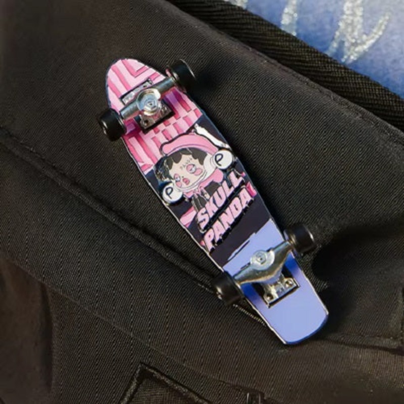 POP MART SKULLPANDA Hypepanda Idol Trainee Finger Skateboard Badge